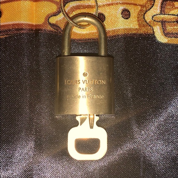 AUTHENTIC Louis Vuitton Lock and Key🔑🔐 Necklace - Picture 7 of 8